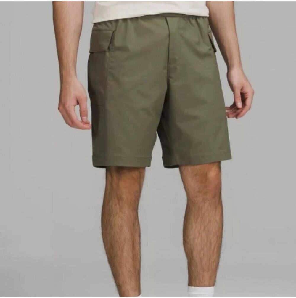 Lululemon Shorts Mens XL Green Utilitarian Cargo 9" Pockets Utility Travel Camp